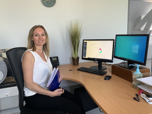 Aurélie Dujardin, référence formation et carrière à la Fondation, travaille sur le logiciel Yootalent.