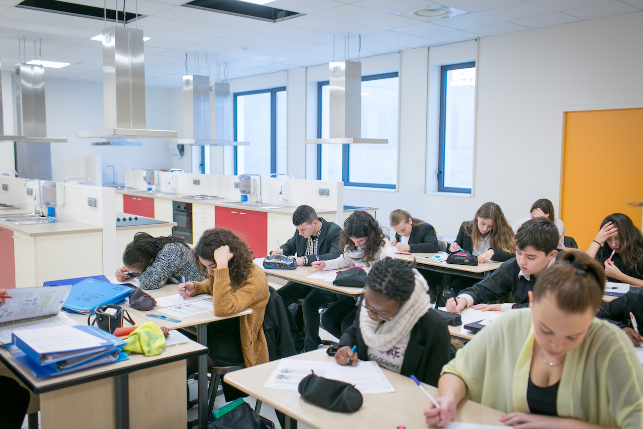 Salle de classe en section soin et service à la personne au lycée professionnel Cognacq-Jay à Argenteuil
